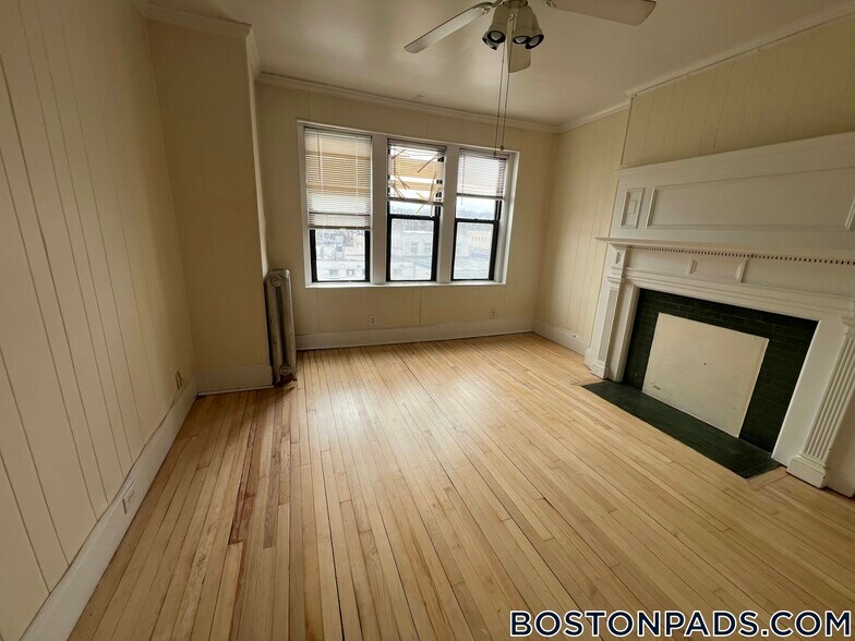 Building Photo - 437 Cambridge St