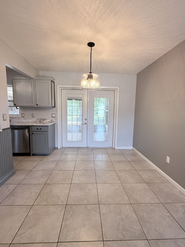 Building Photo - 2 Bedroom & 2Bathroom in Spring Lake
