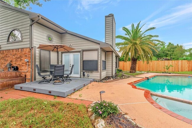 Building Photo - 15131 Cranbourne Dr