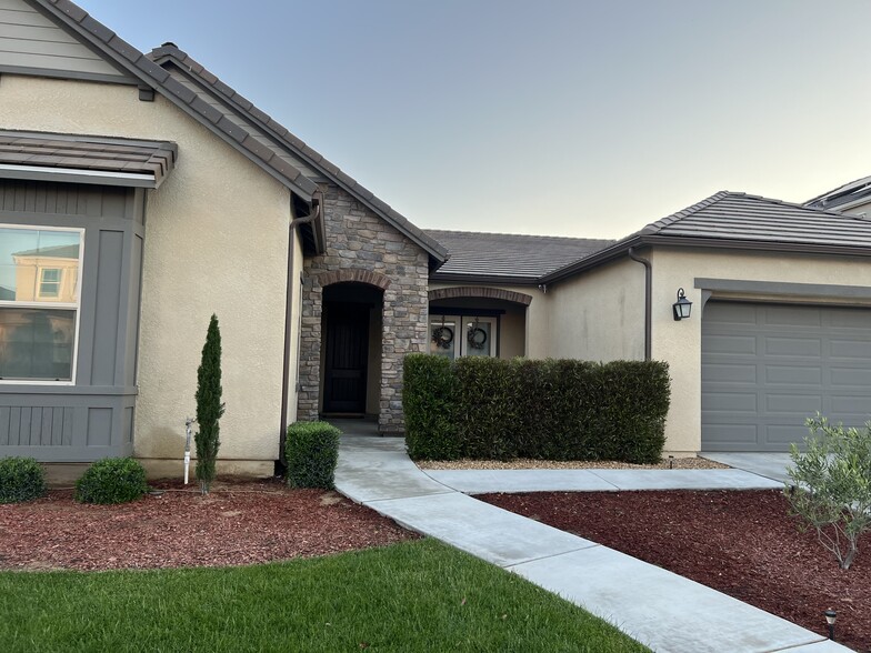Building Photo - 598 Crescent Ln