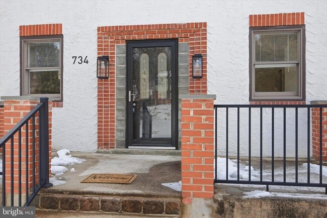 Building Photo - 734 Sunnyside Ave