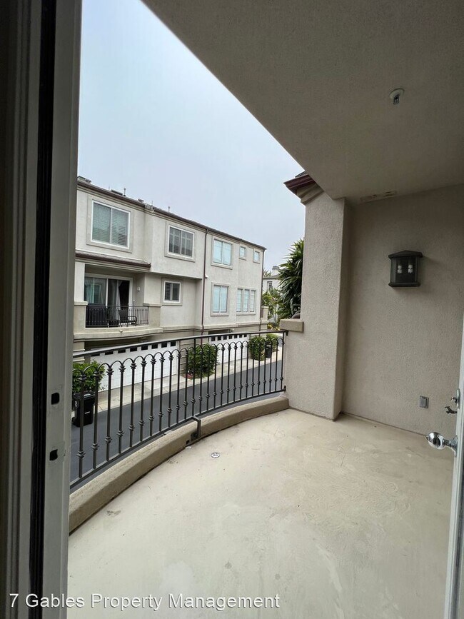 Building Photo - 2 br, 2.5 bath House - 19411 Surfset Drive