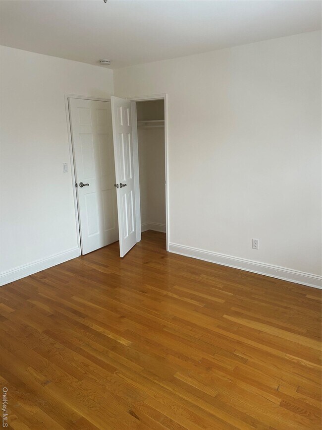 Building Photo - 15 Schenck Ave