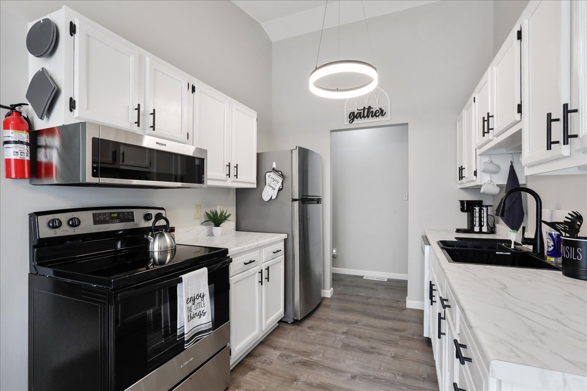 Kitchen - 1001 N Coler Ave