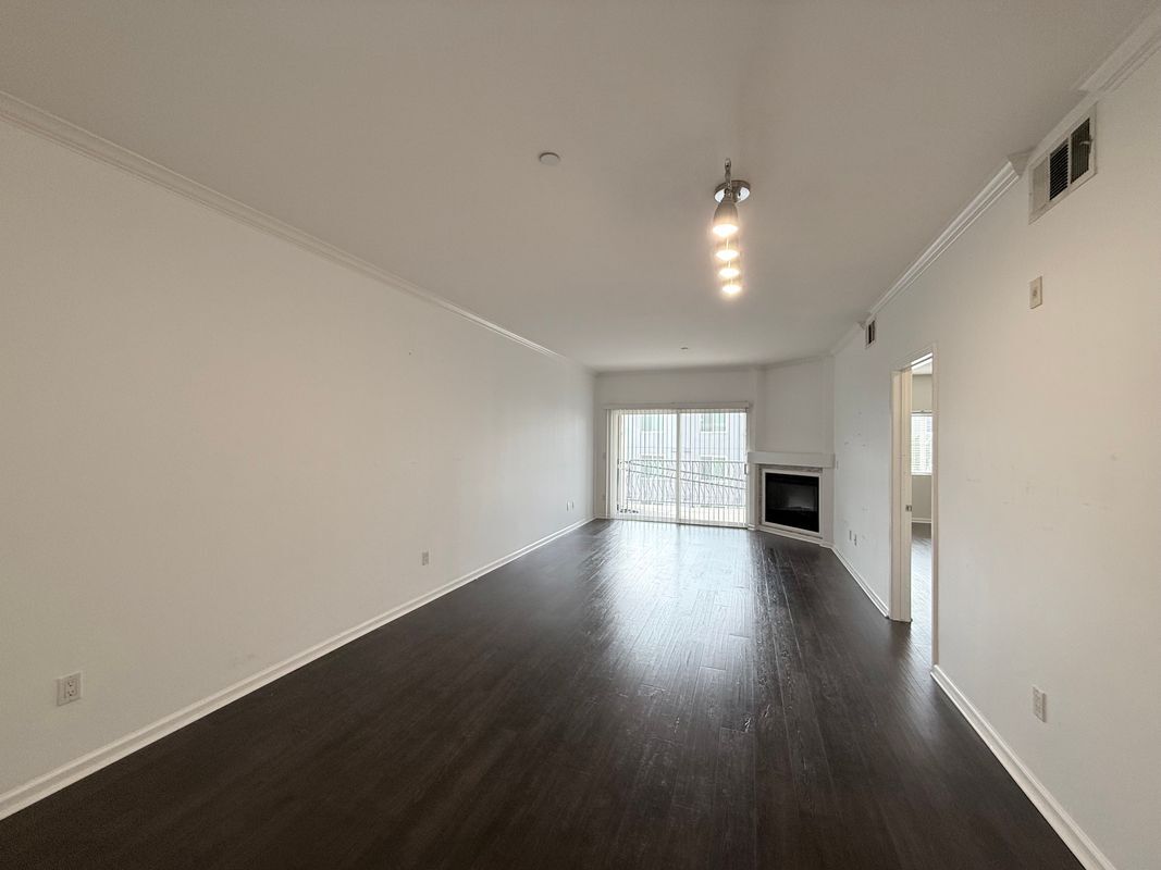 Building Photo - 3401 S Bentley Ave
