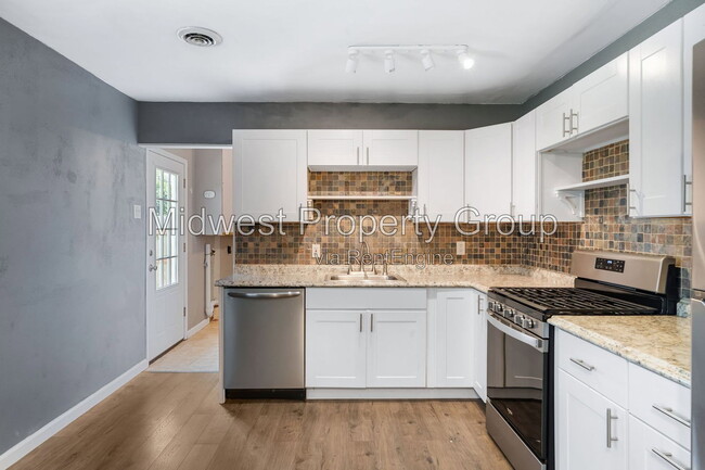 Building Photo - 1595 Flicker Dr