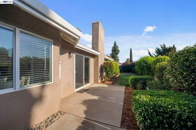 Building Photo - 429 Chaffee Ln