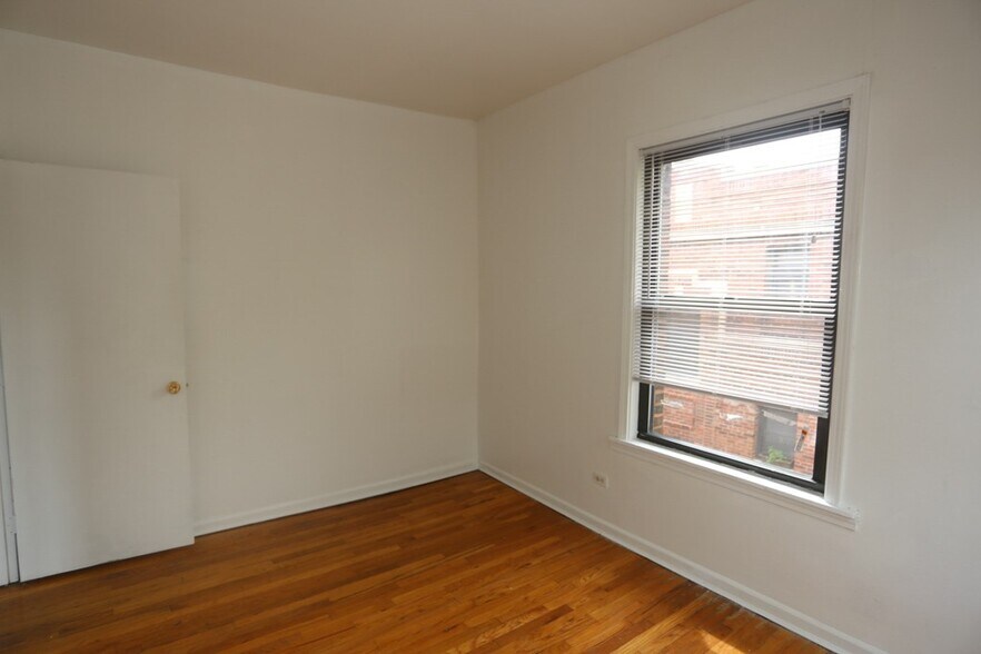 Building Photo - 929 W Sunnyside Ave