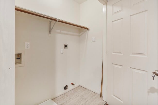 Building Photo - 76 S Piper Trace