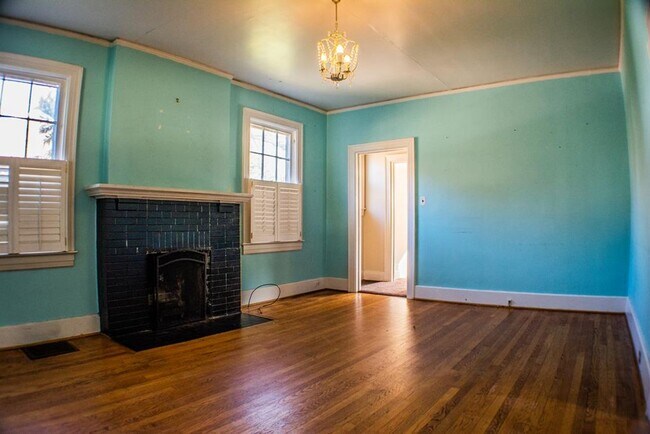 Building Photo - 617 Gales Ave