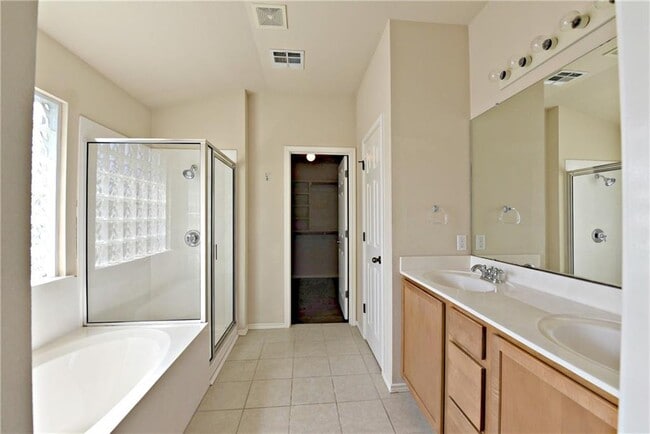 Building Photo - 16316 Castletroy Dr