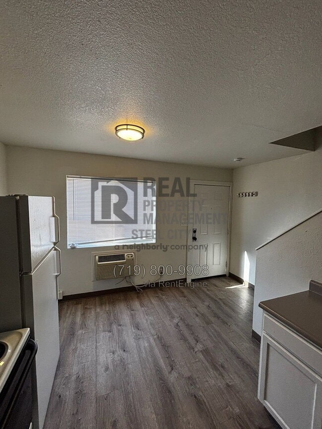 Building Photo - 1715 Oakshire Ln