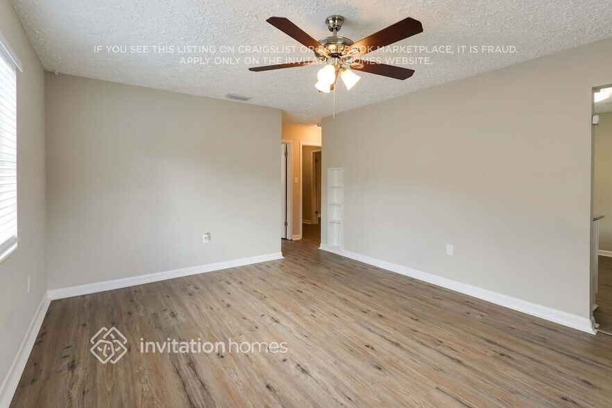 Building Photo - 4020 E Paris St