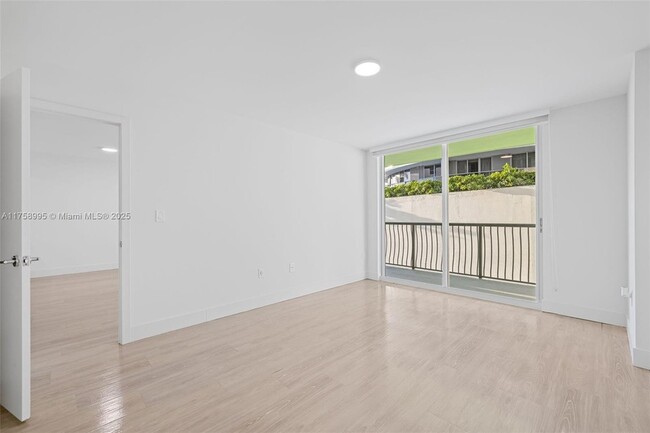 Building Photo - 1756 N Bayshore Dr