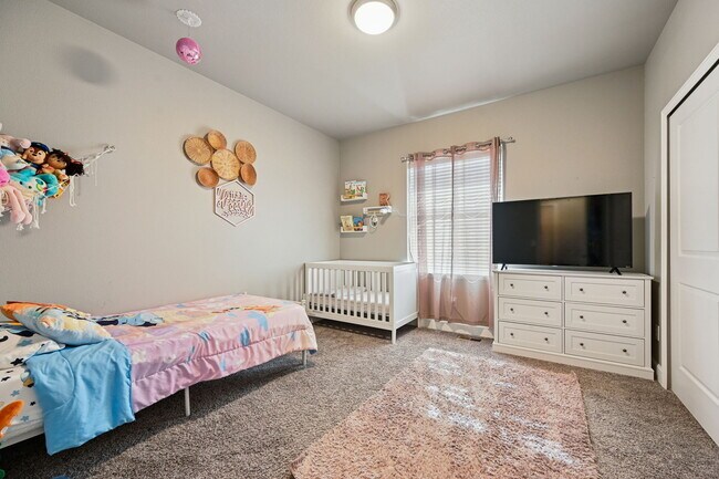 Building Photo - 1140 E Dove Creek Dr