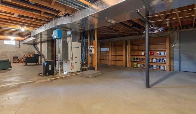 Building Photo - 5565 Stringtown Rd NW