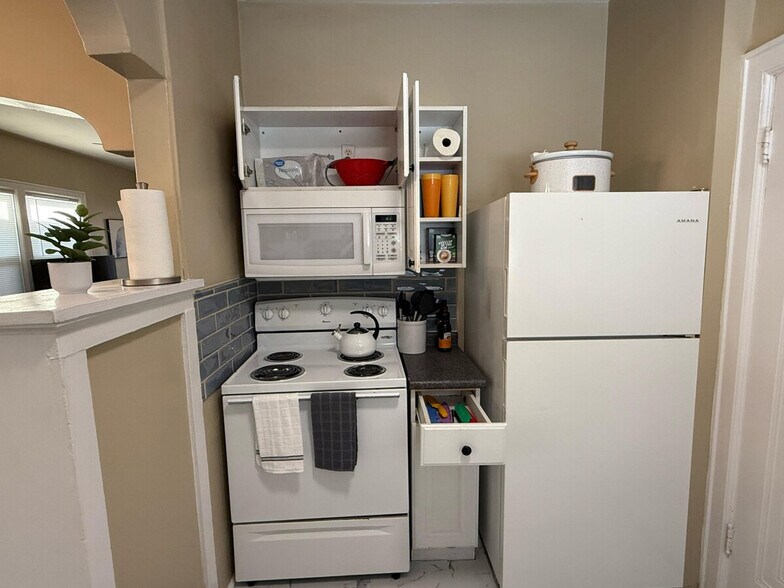 Building Photo - 2207 McCausland Ave