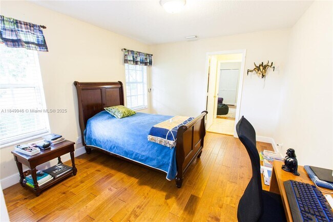 Building Photo - 2983 Oakbrook Dr
