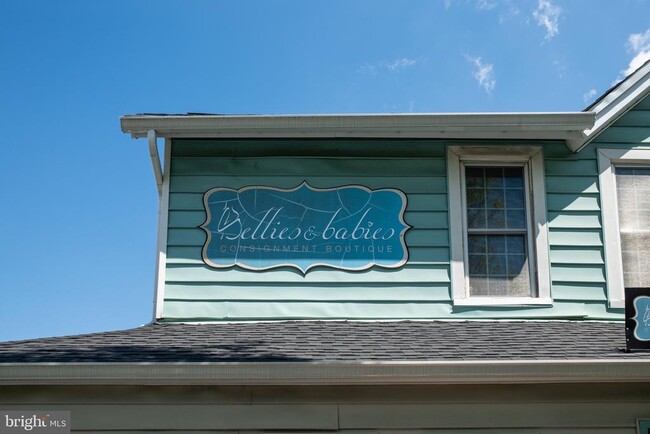 Building Photo - 506 E Windsor Ave