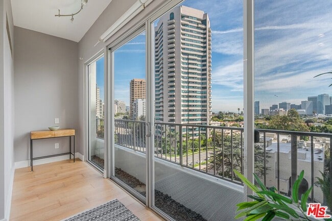 Building Photo - 10501 Wilshire Blvd