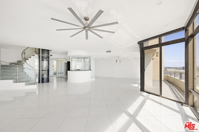 Building Photo - 4267 Marina City Dr