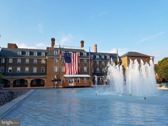 Building Photo - 308 S Fayette St