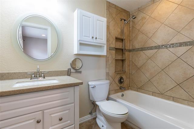 Building Photo - 3902 Karen Dr