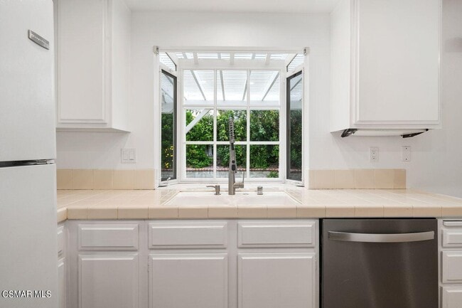 Building Photo - 4139 Lost Springs Dr