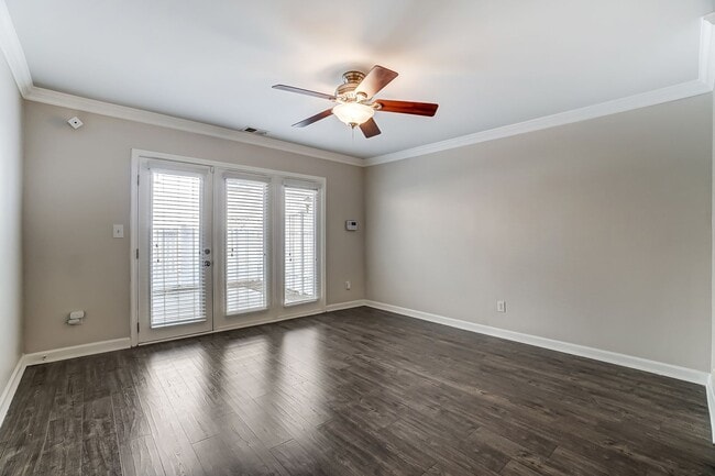 Building Photo - Charming Townhome in Sought-After Williams...