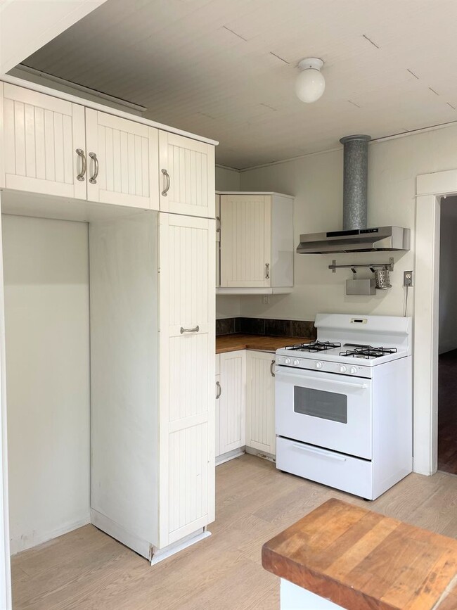 Building Photo - 449