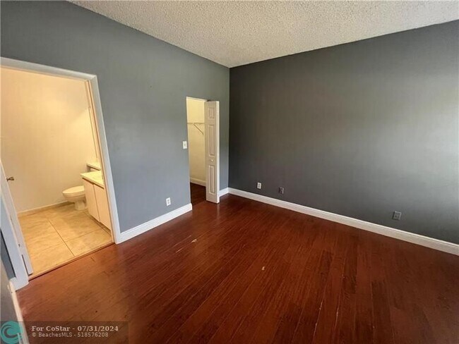 Building Photo - 840 Cypress Park Way
