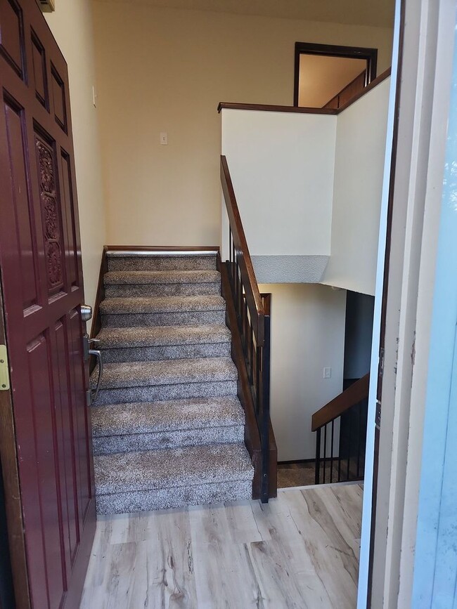 Building Photo - Beautiful Large home in private and quiet community