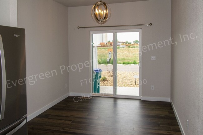 Building Photo - 298 E Chestnut St