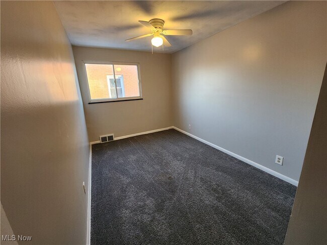 Building Photo - 2452 Bromley Rd