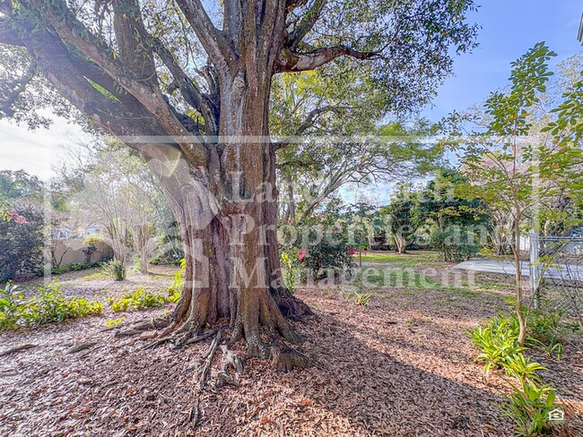 Building Photo - 1631 Monterey Ln