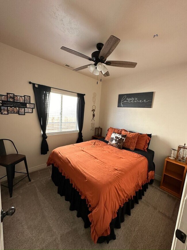 Building Photo - 896 S 110 W