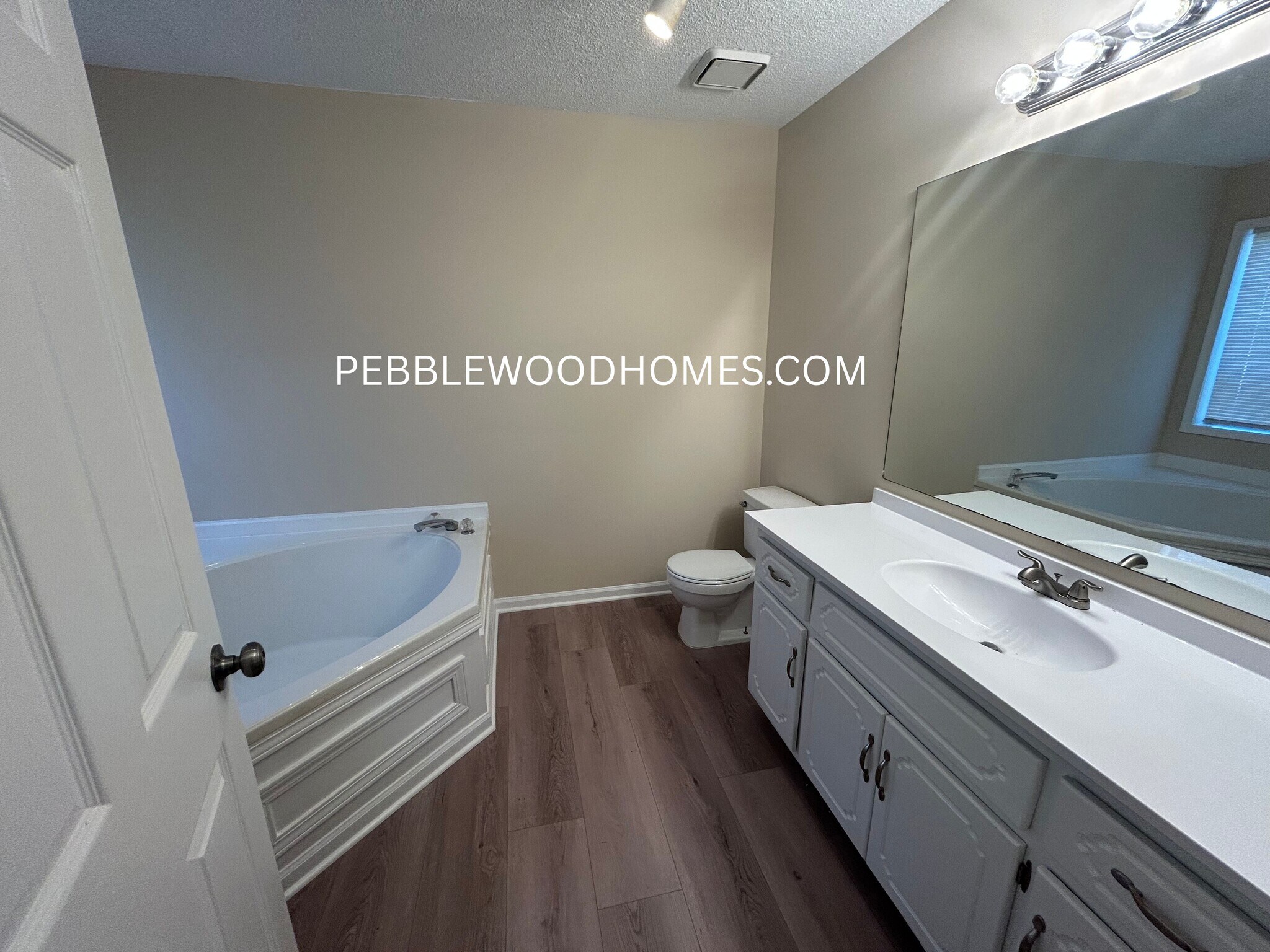 Building Photo - 2599 Candler Way SW