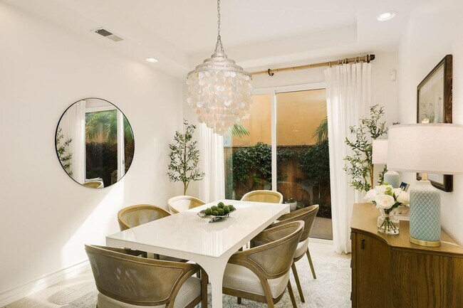 Building Photo - Walk to Beach & Cedros Stunning 4BR Home in Prime Solana Beach Location