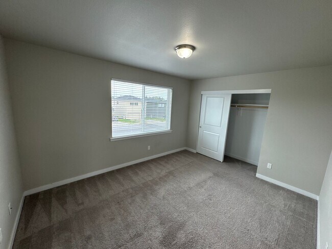 Building Photo - Stunning 3-Bedroom Home with Modern Comforts in a Quiet Neighborhood