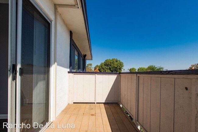 Building Photo - 478 Van Houten Ave