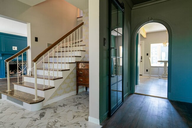 Building Photo - Charming 4 Bed, 2/5 Bath East Bench House