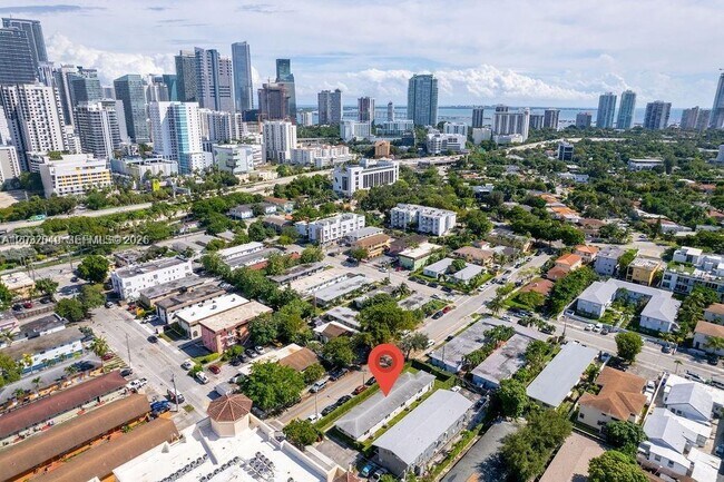 Building Photo - 900 SW 5th Ave
