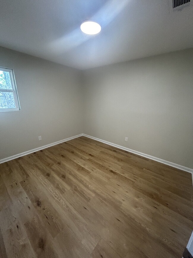 Building Photo - "Charming 4-Bedroom Retreat with Granite T...