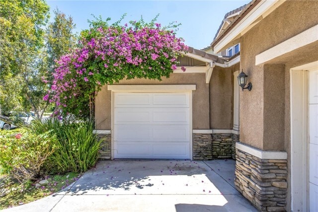 Building Photo - 1689 Tivoli Dr