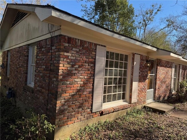 Building Photo - 1728 Tew Dr