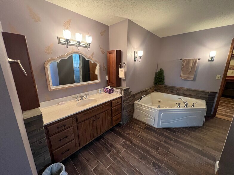 Building Photo - 2477 28 1/2 St