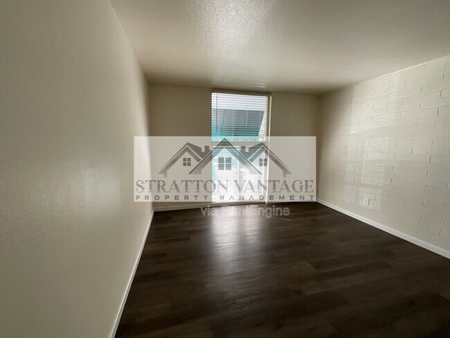 Building Photo - 6936 E 4th St