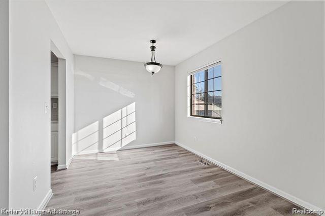 Building Photo - 27300 Sandy Hill Ln