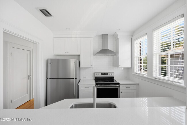 Building Photo - 3110 Oak St