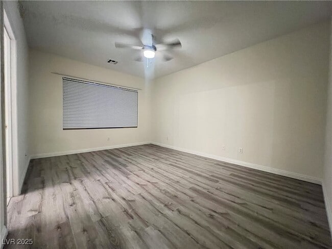 Building Photo - 10524 Isola Bella St